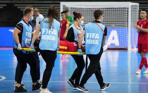 Cầu thủ futsal Việt Nam dính chấn thương nặng ở trận gặp Séc