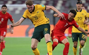 Trung vệ cao 1m98 của Úc không ngán cái nóng của Mỹ Đình