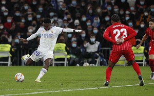 Real Madrid 2-1 Sevilla: Benzema và Vinicius giúp Real ngược dòng ấn tượng