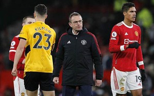 MU chìm trong hỗn loạn, cầu thủ không còn nghe lời Rangnick