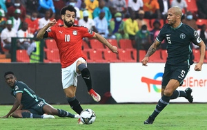 Salah bị chỉ trích vô dụng khi không có dàn sao Liverpool bên cạnh