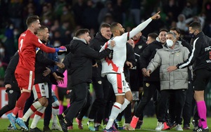 Hàng thải MU lập siêu phẩm sút phạt như Ronaldo thời đỉnh cao