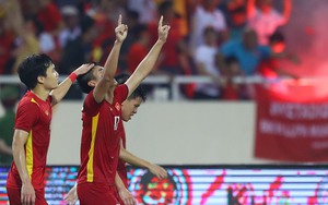 CĐV Việt Nam so sánh bàn thắng của Mạnh Dũng với cú đánh đầu của Ronaldo