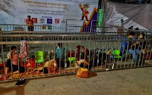 CĐV xếp hàng xuyên đêm để chờ nhận vé chung kết nữ Việt Nam vs Thái Lan
