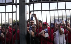 Nguyên nhân trận chung kết Champions League diễn ra muộn hơn 30 phút