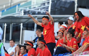 CĐV báo tin Thái Lan thủng lưới cho U23 Việt Nam ngay trên sân