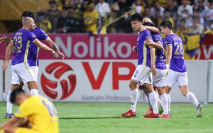 Vòng 10 V-League 2022: Chơi thiếu người, SLNA thua ngược Hà Nội