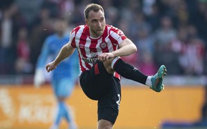 MU dự kiến hoàn tất 'hat-trick' tân binh: Đưa về Eriksen, Malacia lẫn De Jong