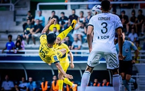 Báo Pháp ấn tượng với cú vô lê suýt thành 'siêu phẩm' của Quang Hải