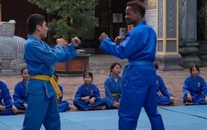 Patrice Evra sang Việt Nam ăn chả rươi, tập Vovinam, xem MU thắng Arsenal