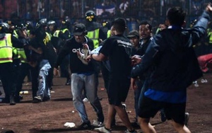 Nạn nhân vụ bạo loạn ở SVĐ Indonesia tiết lộ sự thật về tấn thảm kịch