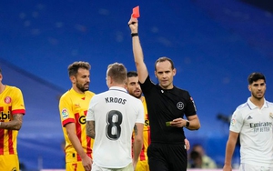 Toni Kroos nhận thẻ đỏ đầu tiên trong sự nghiệp