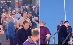 Bị CĐV Man City tấn công, Gary Neville vẫn phải ca ngợi Pep Guardiola