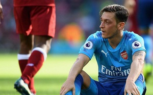 Mesut Oezil đang lãng phí tài năng ở Arsenal