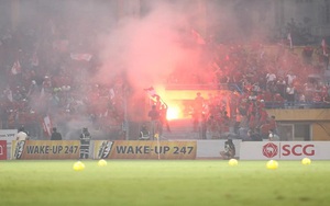 Hải Phòng đốt pháo sáng, sân Hàng Đẫy vạ lây