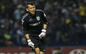 Thủ môn Tấn Trường lại sai lầm, 'kiến tạo' bàn thắng cho Neven?