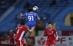 VIDEO: Jermie Lynch khuất phục bộ đôi Ngọc Hải và Tiến Dũng