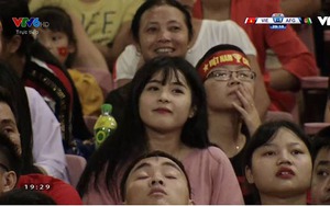 Bất ngờ về thân thế fan nữ xinh đẹp gây sốt ở trận Việt Nam - Afghanistan