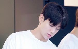 Ngắm loạt ảnh mặt mộc 'đốn tim' ARMY của Jungkook BTS