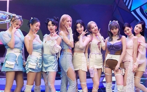 Twice mê hoặc trong bộ ảnh hậu trường 'Talk That Talk'