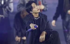 Fan không thể quên được hình ảnh quyến rũ của RM BTS