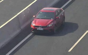 Bị phạt 17 triệu, tước bằng 6 tháng vì chạy xe ngược chiều trên đường cao tốc