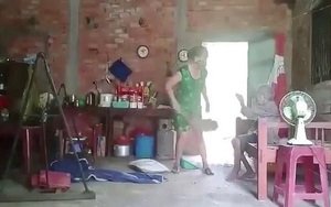 Bắt tạm giam người phụ nữ hành hạ mẹ ruột ở Long An