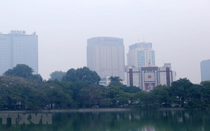 Sương mù dày, không khí Hà Nội lại ô nhiễm