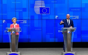 Những cái lắc đầu lạnh lùng và 'đòn cân não' trong màn chốt đàm phán Brexit