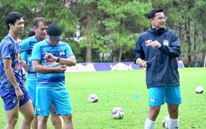 Bóng đá Việt Nam hôm nay: Thái Lan tiếc khi Kiatisuk không rời HAGL