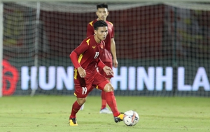 Bóng đá Việt Nam hôm nay: Quang Hải cần kiên nhẫn. Tuyển Việt Nam thăng hạng FIFA