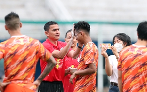 Bóng đá Việt Nam hôm nay: Thầy trò HLV Kiatisuk đón Tết đặc biệt