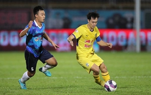 Bóng đá Việt Nam hôm nay: Trọng tài sai khi cho HAGL hưởng 11m. Quang Hải lỡ hẹn AFF Cup