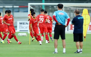 Bóng đá Việt Nam hôm nay: HLV Park Hang Seo theo sát U22 Việt Nam. HAGL giữ chân Tuấn Linh