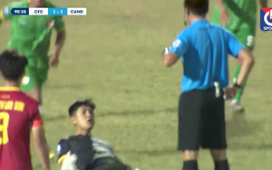 Bóng đá Việt Nam hôm nay: Thủ môn khiêu khích trọng tài bị CLB Cần Thơ 'treo' 2 trận