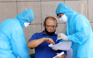 Bóng đá Việt Nam hôm nay: Tuyển Việt Nam tiếp tục tiêm vắc xin ngừa COVID-19