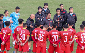 Bóng đá Việt Nam hôm nay: HLV Park Hang Seo chưa khỏi COVID-19