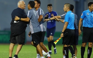 Trận Thanh Hoá hoà Nam Định gặp sự cố. Hà Tĩnh đánh bại Bình Dương