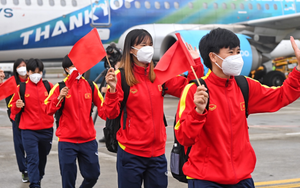 Bóng đá Việt Nam hôm nay: Đội nữ Việt Nam nhận Huân chương. Văn Hậu trở lại Hà Nội