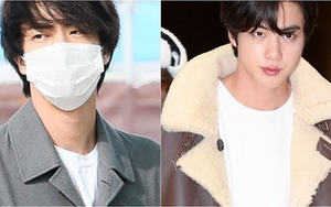 Jin BTS luôn sành điệu và phong cách kể cả khi chân đi dép lê