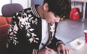 Jungkook BTS từng có chữ ký hoàn toàn khác mang ý nghĩa ẩn giấu thông minh