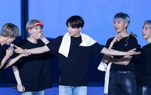 Khi Jungkook thể hiện đúng chất ‘Baby JK’ trước các huynh BTS