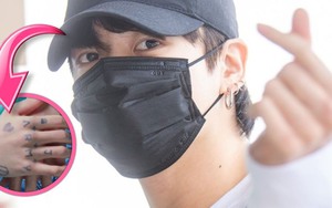 Fan mắt ‘cú vọ’ phát hiện ra Jungkook BTS có hình xăm mới