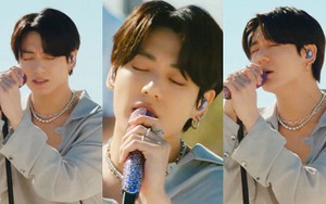 Jungkook BTS hát tinh tế, ‘vissual’ tuyệt đẹp trong màn diễn ‘Proof Live’ của BTS