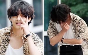 V BTS nhận ‘món quà của gió’ ở sân bay đến Paris Fashion Show, phản ứng cực ‘cute’