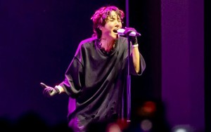 J-Hope BTS diễn tại Lollapalooza, khán giả địa phương quyết định thay đổi gu nhạc