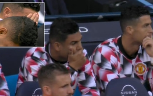 Ronaldo chán nản nhìn MU sụp đổ