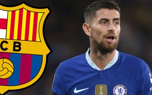 Barca nhắm Jorginho thay thế Busquets