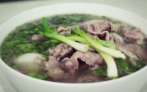 Top 4 quán phở ‘đắt xắt ra miếng’ cực đông khách ở Hà Nội