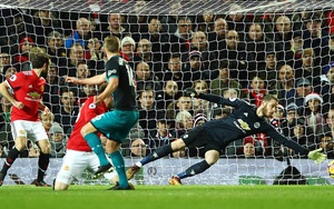 Mourinho đổ lỗi bị trọng tài trừng phạt, tiết lộ chấn thương của Lukaku và Ibrahimovic